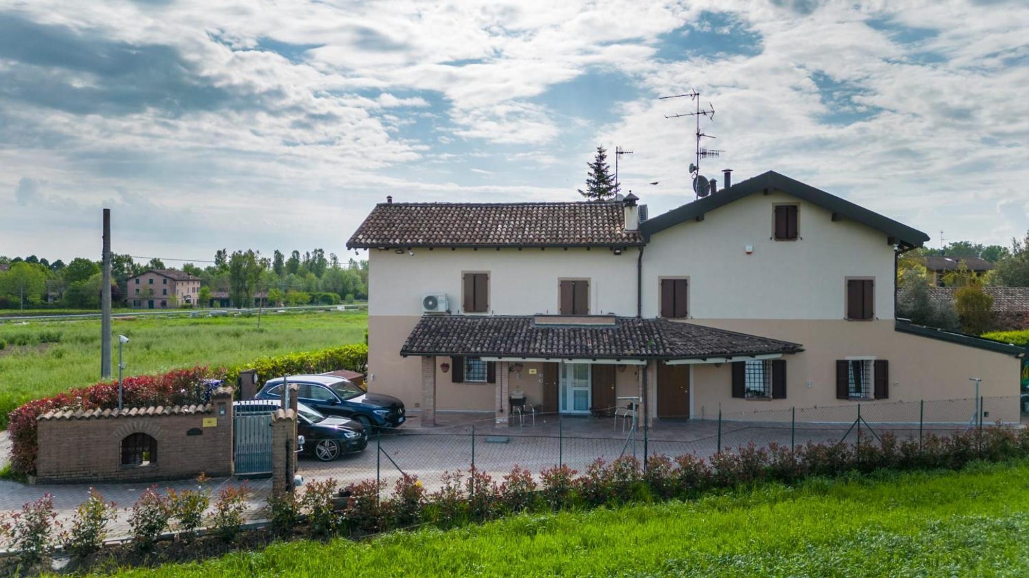 Due Maesta Home Reggio nell'Emilia Exterior foto